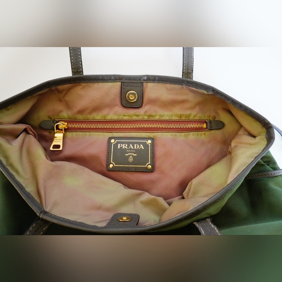 Prada Green Nylon and Saffiano Tote bag - Picture 7 of 12